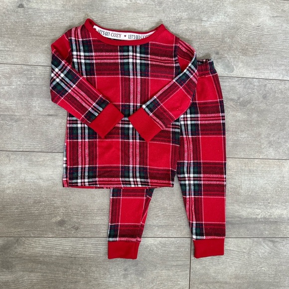 Lets Get Cozy Baby 6-9 Months Christmas 2pc Soft Plaid Pajama Set
Ultra soft - Picture 4 of 5